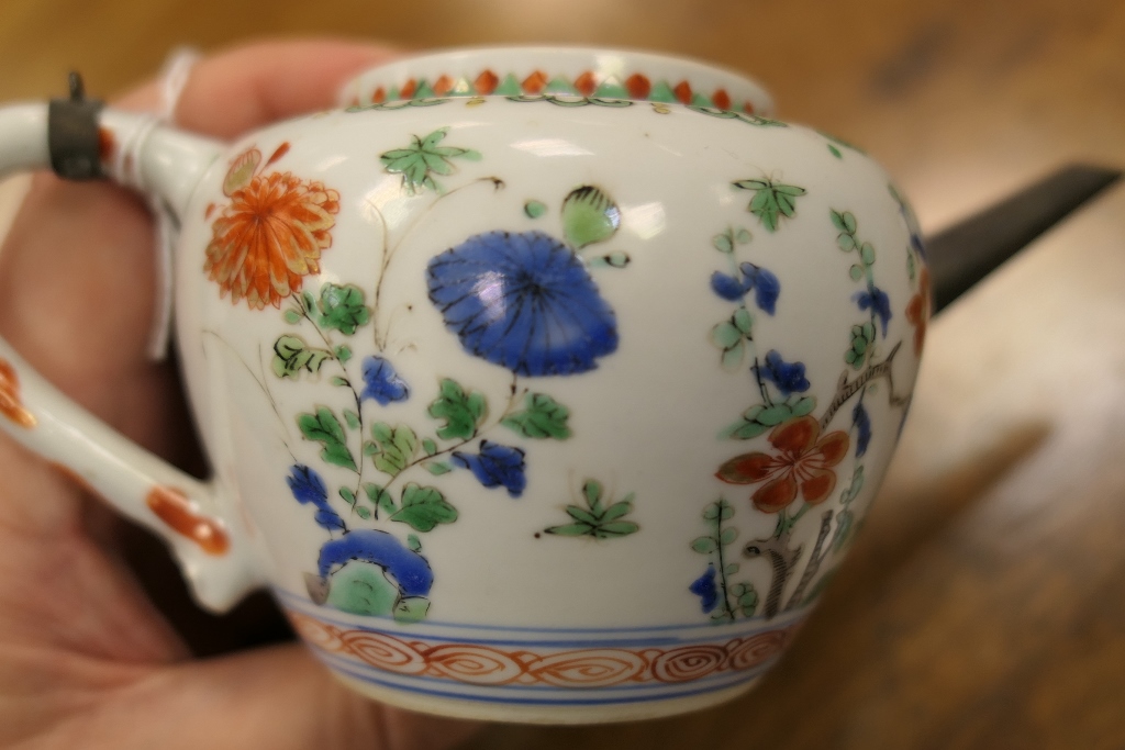 Japanese Imari teapot and cover, Edo period, decorated with peony and chrysanthemum, height 8. - Image 13 of 14