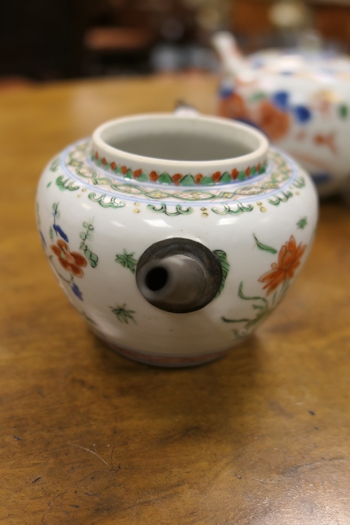 Japanese Imari teapot and cover, Edo period, decorated with peony and chrysanthemum, height 8. - Image 9 of 14