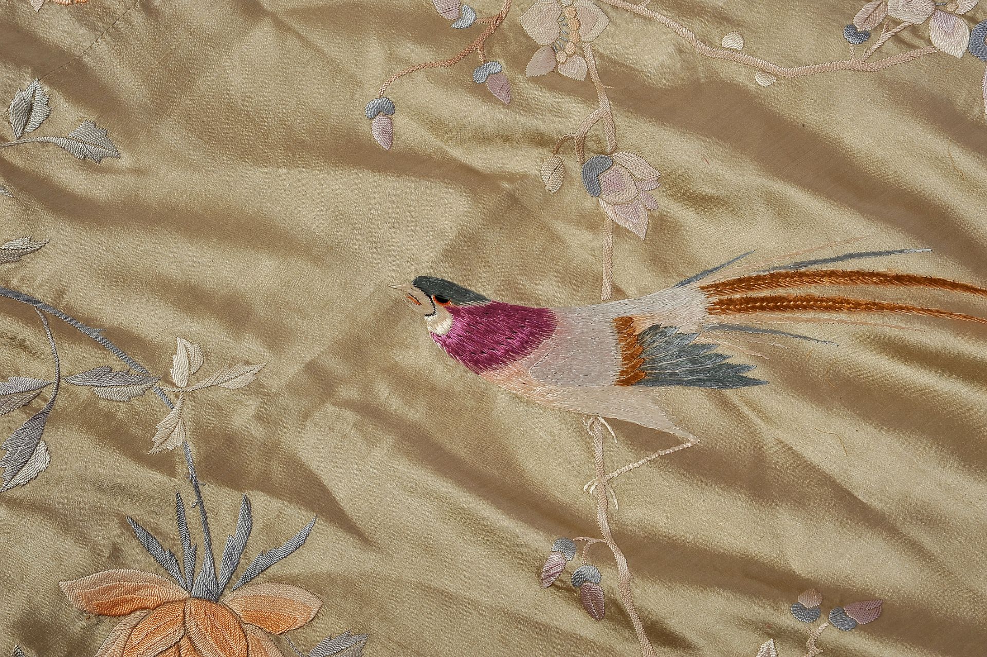 A Coverlet, silk, polychrome silk thread embroidered "Birds and flowers", Chinese, 19th C., signs of - Bild 3 aus 3