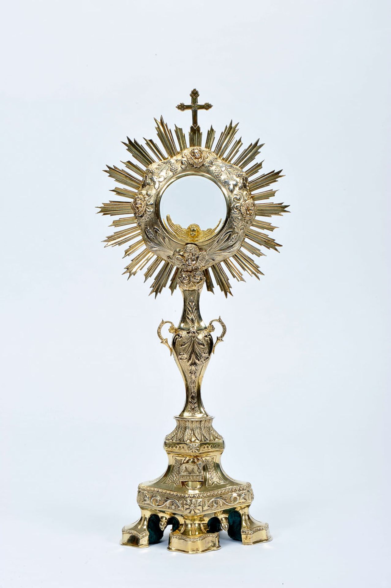 A Monstrance, D. José I (King of Portugal) style, 833/1000 gilt silver, decoration en relief "