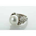 A Ring, platinum, set with pearl of the South Seas (147 mm), 6 baguette cut diamonds with the