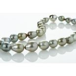 A Pearl Necklace, string of grey Baroque pearls en degradée of the South Seas (115~145 mm), 750/1000