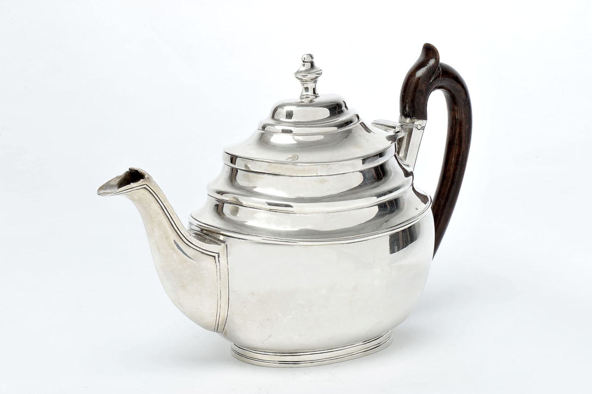 A Teapot, D. Maria I, Queen of Portugal (1777-1816), 833/1000 silver, Portuguese, signs of use,