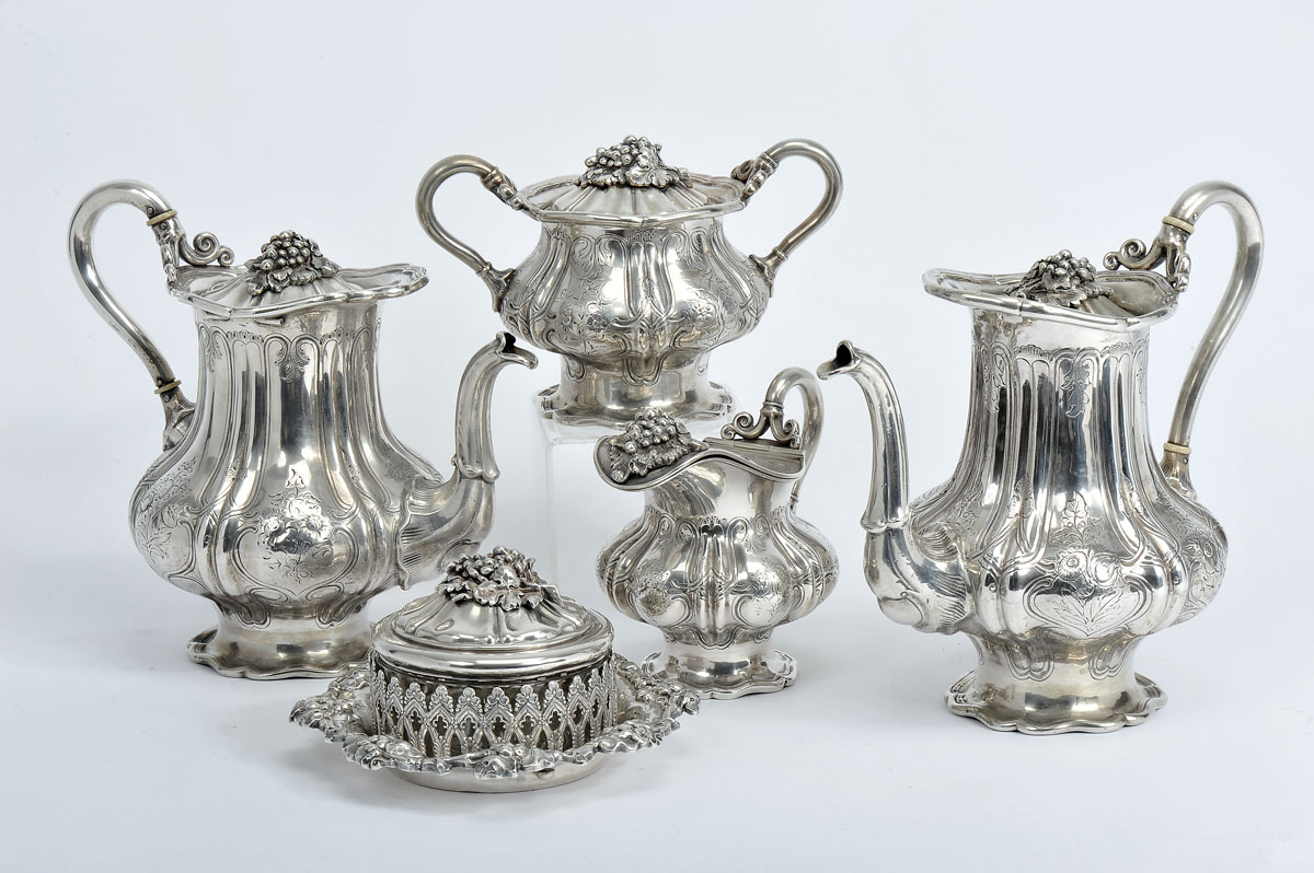 A Tea and Coffee Set, romantic, 833/1000 silver, engraved decoration en relief, composed of