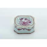 A Scalloped Octagonal Salt Cellar, Chinese de export porcelain, pink and gilt decoration "flowers