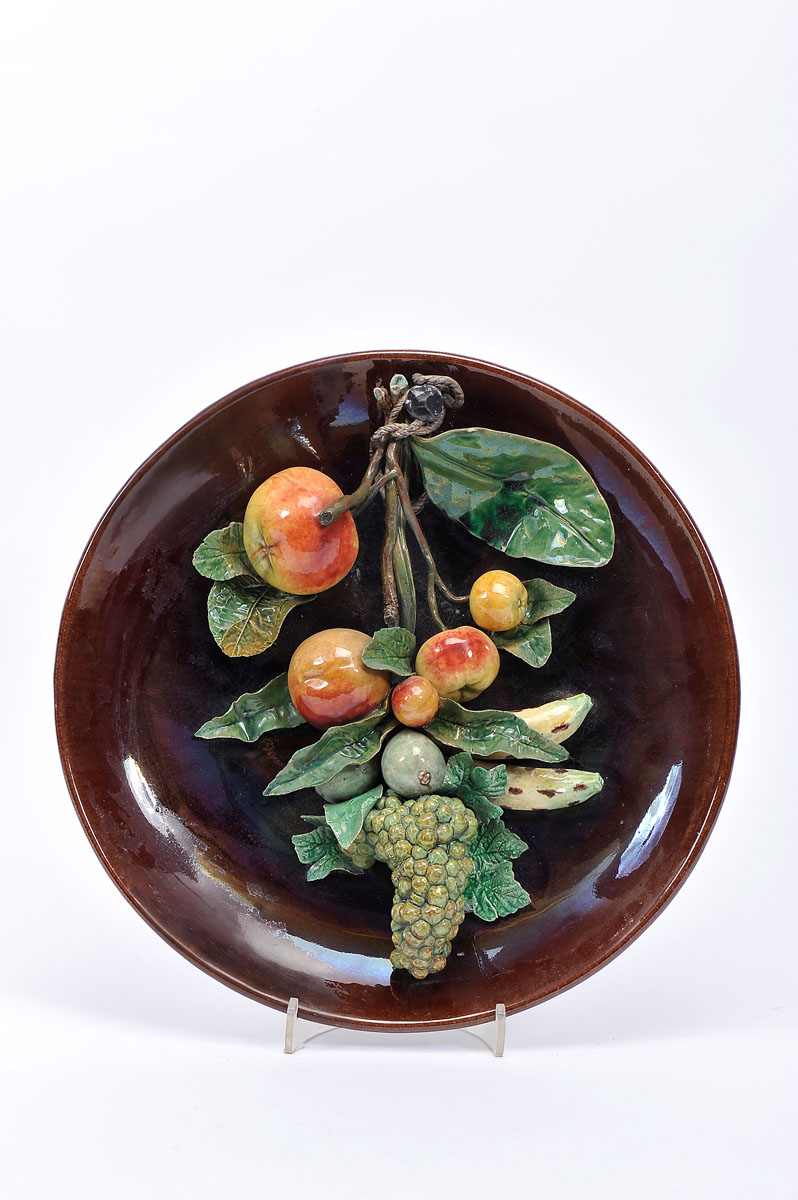 A Large Decorative Dish, Calda da Rainha faience, naturalist polychrome decoration en relief "