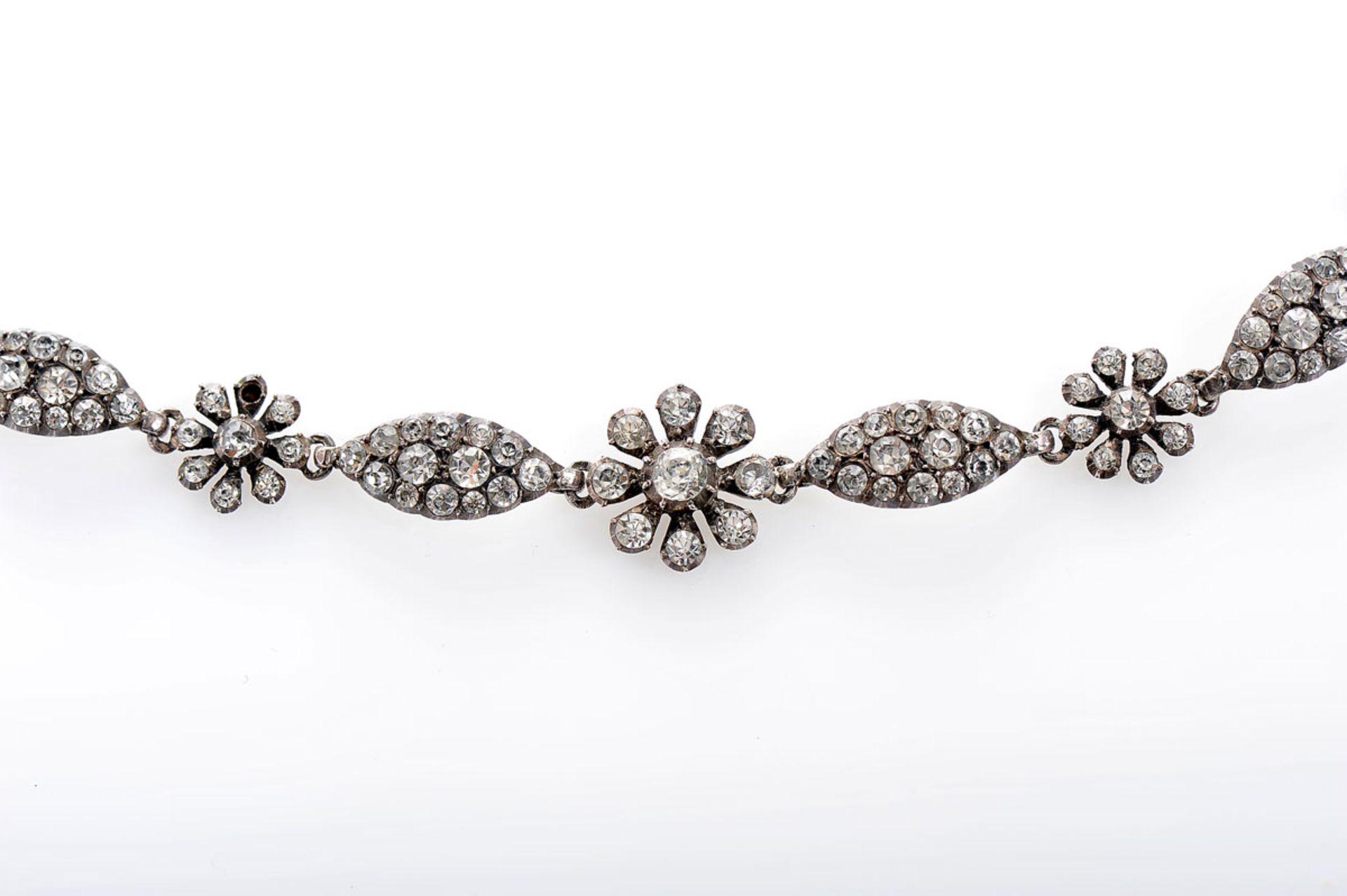 A Necklace, silver, set with rhinestone, Portuguese, 19th/20th C., with case, lacking 1 - Bild 2 aus 2