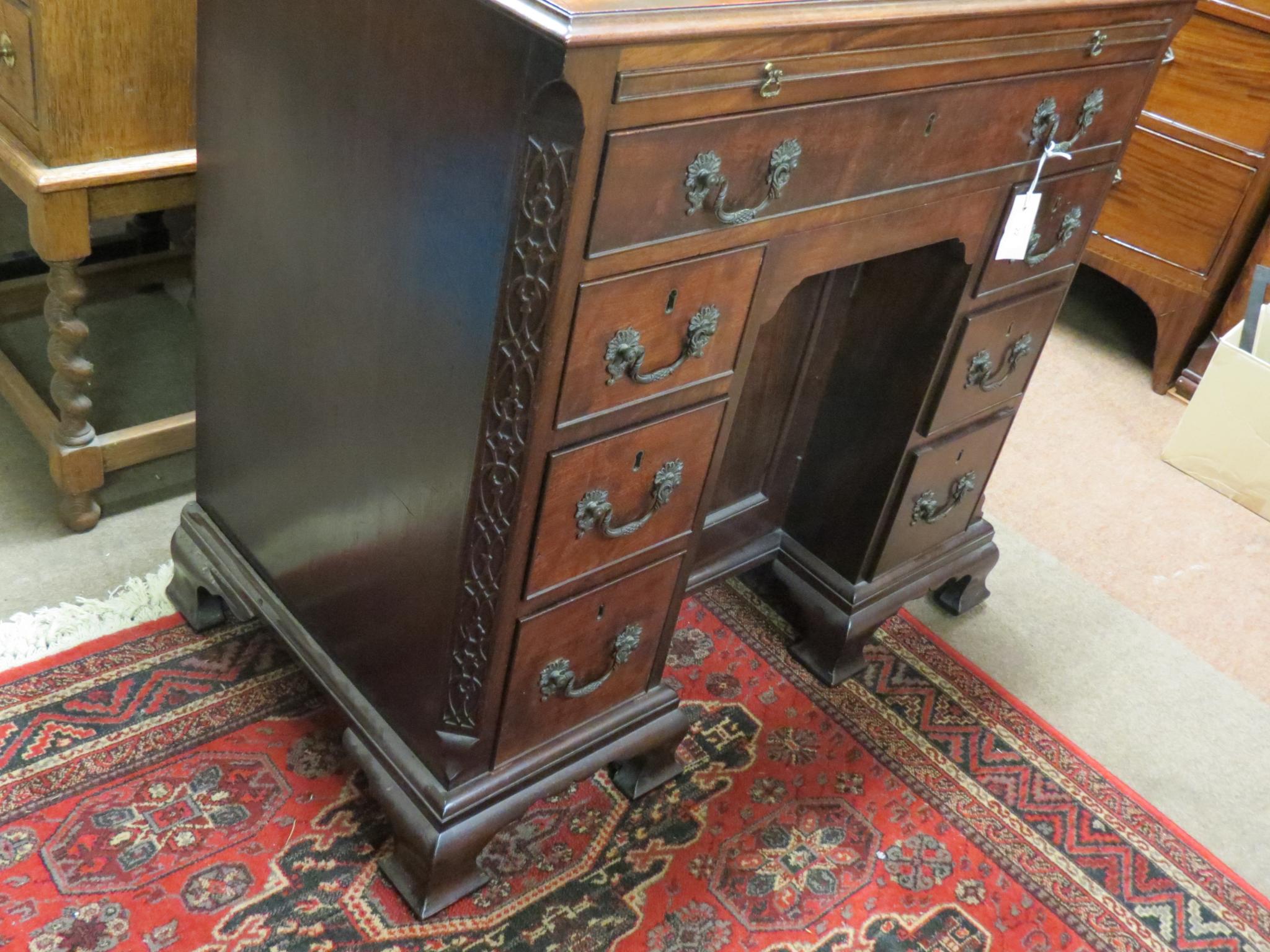 A George III mahogany kneehole desk, with brushing slide, one long and six short oak-lined drawers - Image 5 of 6