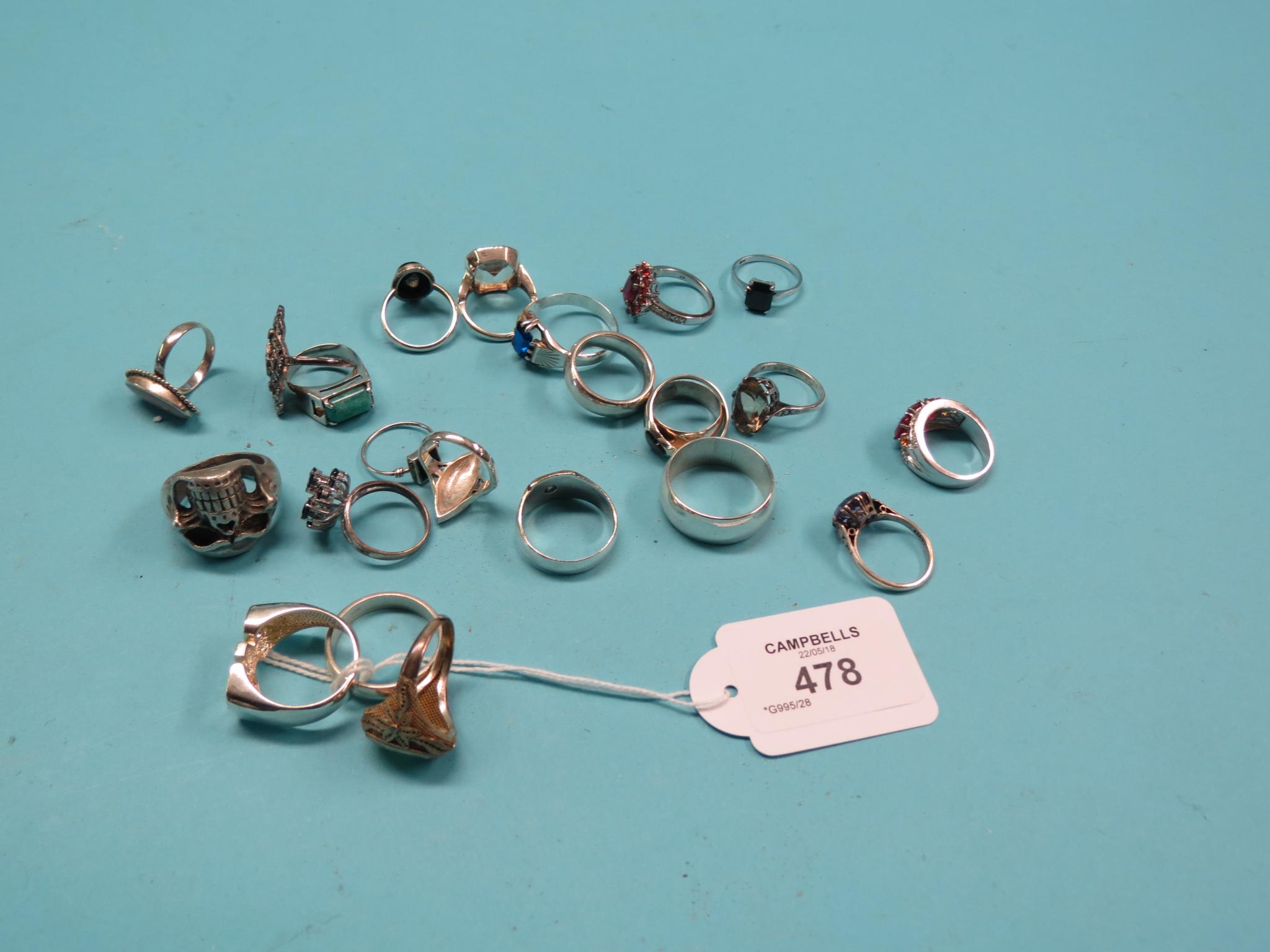 Twenty-three various rings, largely silver/white metal