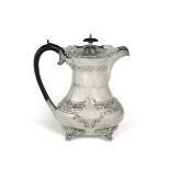 A teapot in molten, embossed and chiselled sterling silver. Birmingham 1830 - Corpo [...]