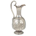 An embossed and chiselled silver jug, Copenhagen 1891 - corpo decorato con motivi di [...]
