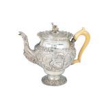 An embossed, molten and chiselled 925 silver tea-pot, silversmith Edward Farrez, [...]