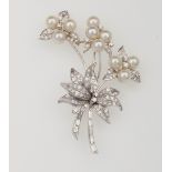 Cultured pearl and diamond brooch - montatura in oro bianco 750/1000 - Startprice : [...]