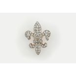 Diamond and gold “fleur de lys” brooch - montatura in oro giallo 14Kt ed oro [...]