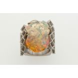 Opal and gold ring. Signed Enrico Cirio - opale messicano di ct 18,02. Montatura in [...]