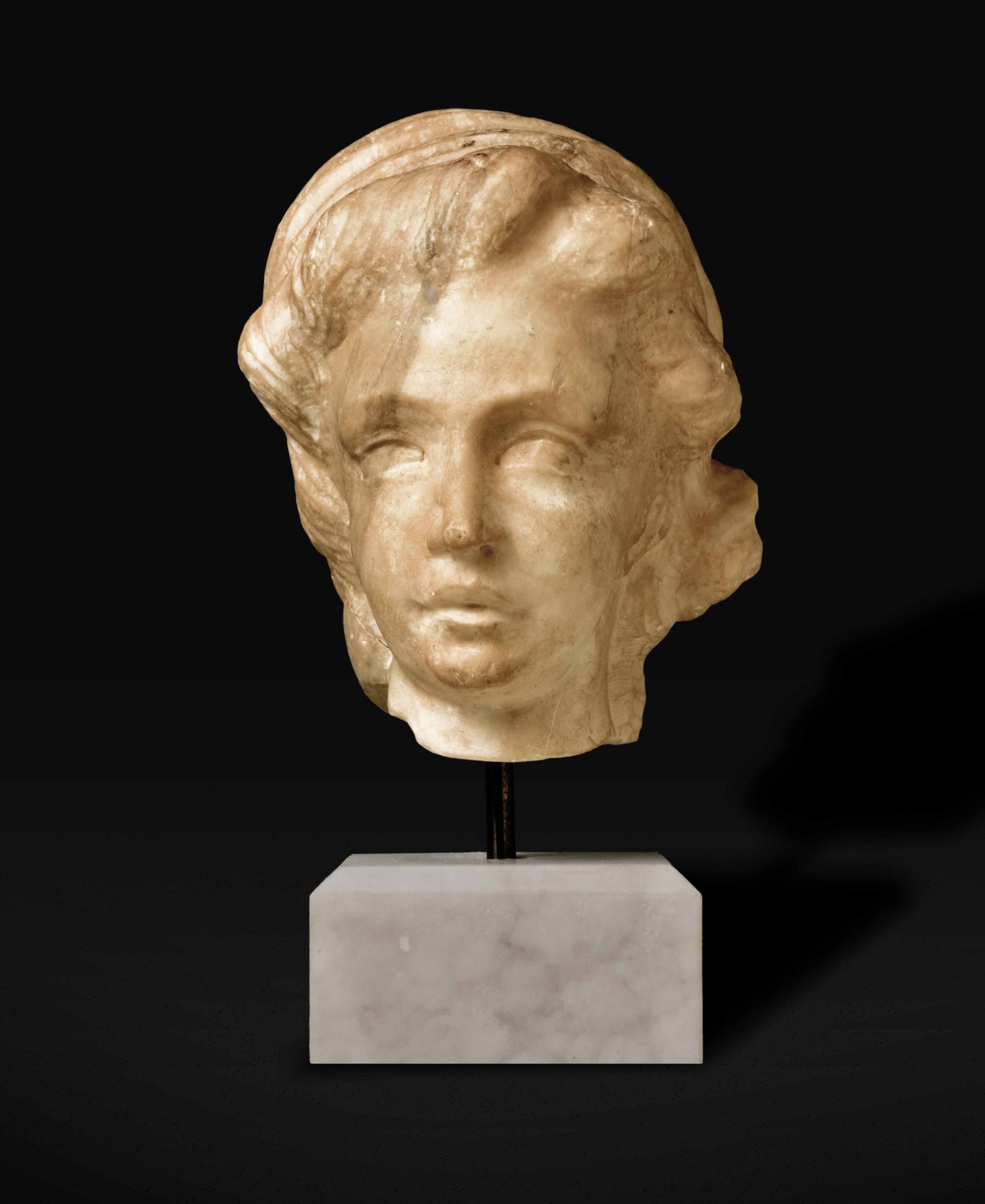 A marble female head, Italian Renaissance - H 23cm - Startprice : - 800 -