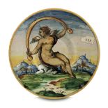 Piatto Urbino, 1560-1570 circa, - Maiolica. Diametro cm 20,5. Perfetto stato. [...]