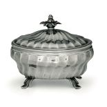 A sugar pot, G.G. Valle, Turin, late 1700s - Molten, embossed and chiselled silver. [...]