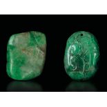 Two jade pendants, China, late 1800s - Emerald jade with embossed decors. H 5cm - [...]