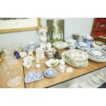 AN ASSORTMENT OF CERAMICS AND GLASSWARE