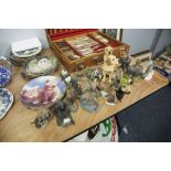 QUANTITY OF COLLECTORS PLATES AND A COLLECTION OF FRANKLIN MINT MODELS OF ANIMALS