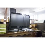 TOSHIBA, SMALL FLAT SCREEN TELEVISION