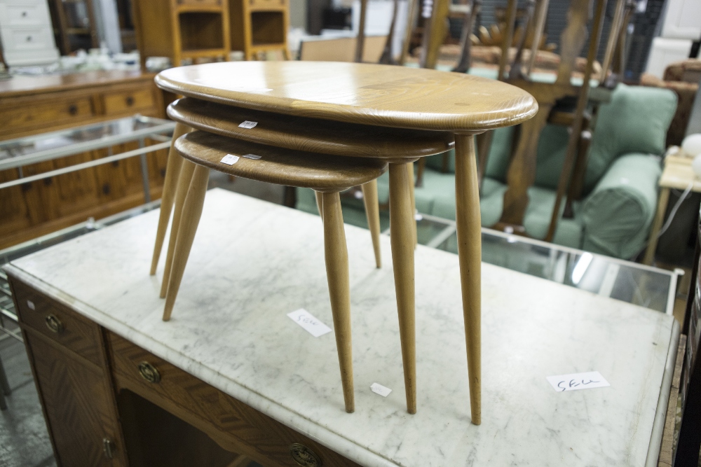 A NEST OF THREE ERCOL 'PEBBLE' COFFEE TABLES (3)