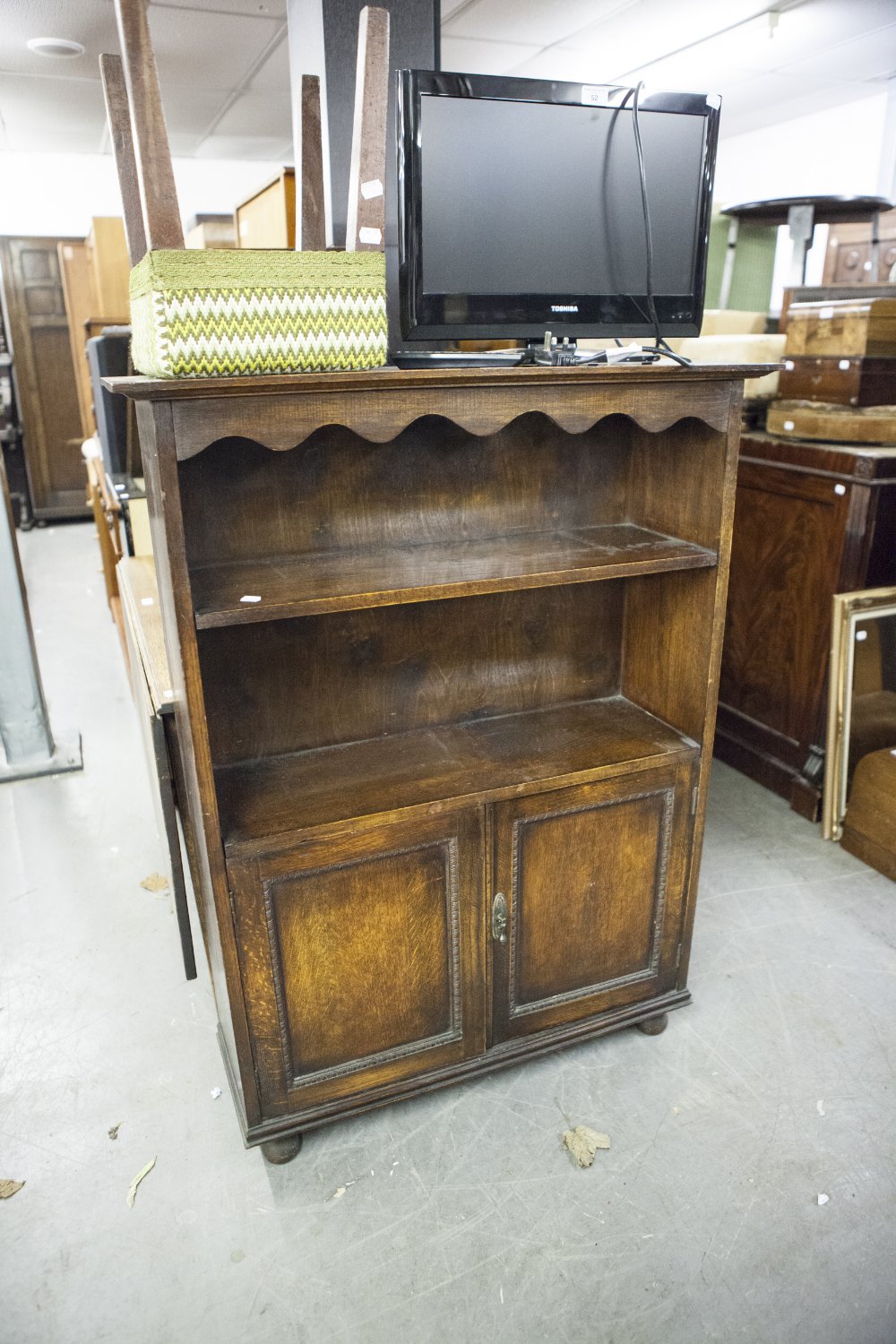 CIRCA 1920'S OAK OPEN BOOKCASE WITH A PAIR OF PANEL DOORS TO BOTTOM, ON TURNED FRONT SUPPORTS AND