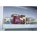 AN EARLY TWENTIETH CENTURY CRANBERRY GLASS JAR (LID MISSING), A WADE BARREL MUG, A WEDGWOOD STYLE