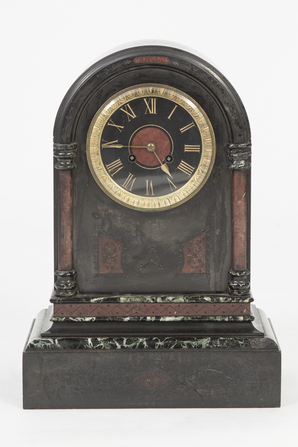 LATE VICTORIAN BLACK SLATE MANTEL CLOCK WITH VEINED MARBLE TRIM, the 6" Roman dial powered by a drum