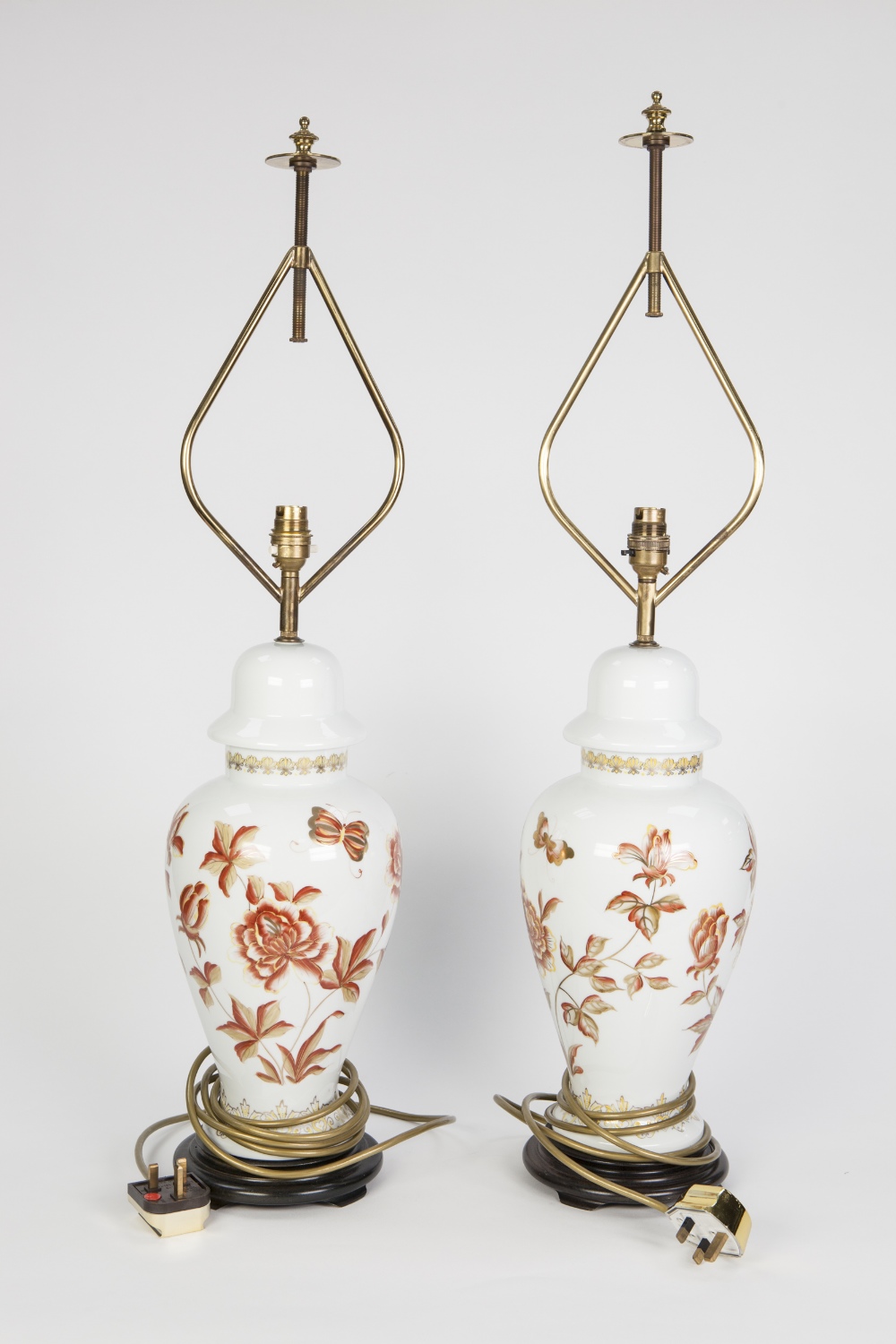 PAIR OF MODERN LIMOGES PORCELAIN TABLE LAMPS WITH GILT METAL MOUNTS, each in the form of a Chinese - Image 2 of 2