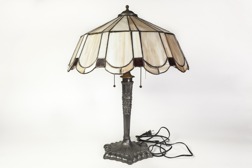 AMERICAN TIFFANY STYLE EMBOSSED WHITE METAL TABLE LAMP with white and brown 'leaded' shade, 23" (