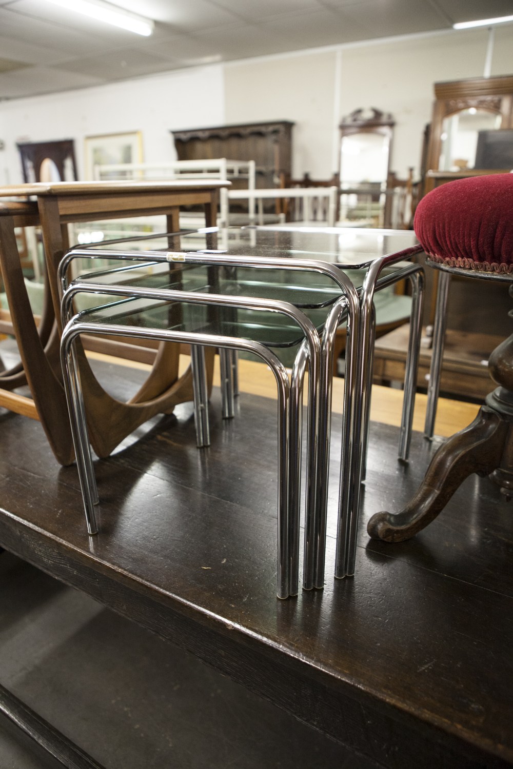 A MODERN NEST OF TABLES, CHROME FRAME WITH GLASS TOPS (3)