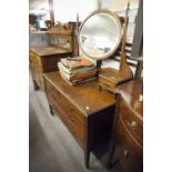 A MAHOGANY AND INLAID DRESSING TABLE WITH CENTRAL SWING MIRROR AND A MATCHING DOUBLE BEDSTEAD (2)