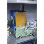 A WALLACE AND GROMMIT VAN MONEY BOX IN ORIGINAL BOX