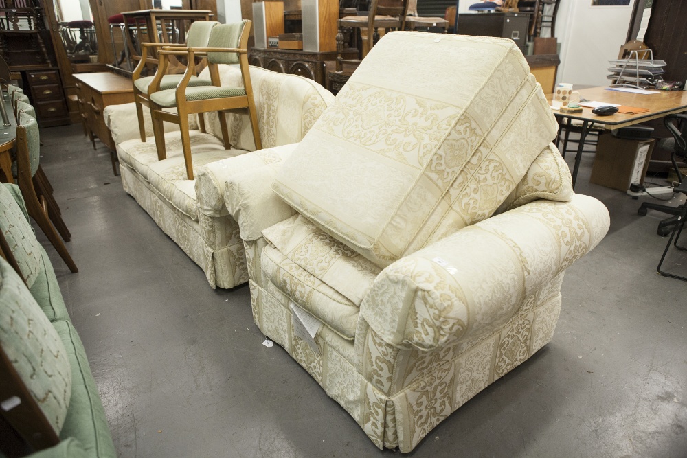 A MODERN LOUNGE SUITE. COMPRISING; A THREE SEATER SETTEE, AN ARMCHAIR AND POUFFE, ALL UPHOLSTERED IN