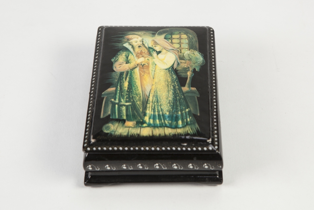 RUSSIAN TWENTIETH CENTURY BLACK LACQUERED PAPIER MACHE OBLONG BOX, the hinged lid printed with two - Image 2 of 2