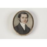 SMALL 19TH CENTURY OVAL PORTRAIT MINIATURE ON IVORY HEAD AND SHOULDERS OF A YOUNG GENTLEMAN with