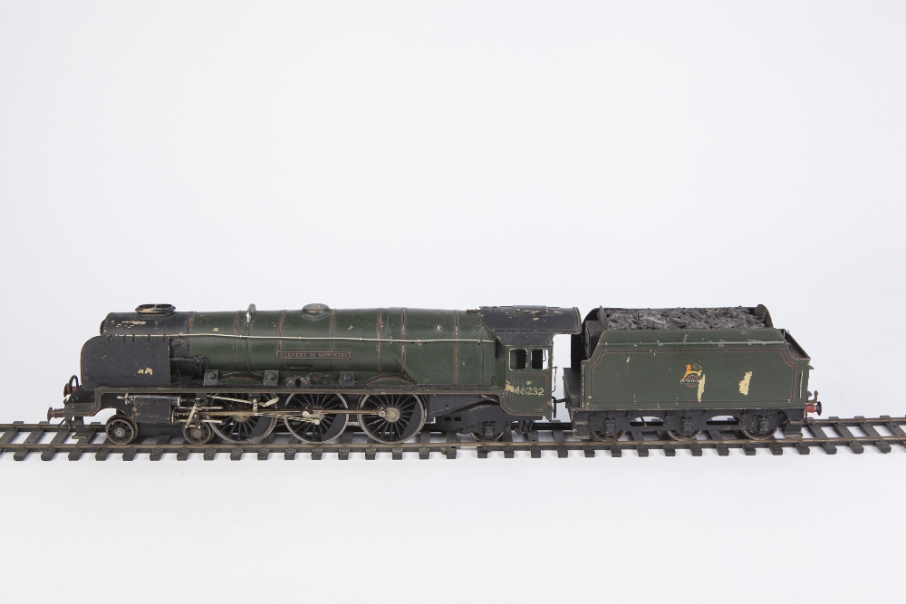 EARLY POST WAR 'O' GAUGE HAND BUILT ELECTRIC THREE RAIL PAINTED BRASS AND METAL MODEL OF 4-6-2