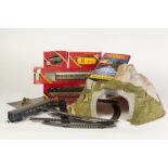 SUNDRY BOXED AND UNBOXED ITEMS OF HORNBY AND HORNBY RAILWAYS 00 GAUGE MODEL RAIL to include boxed