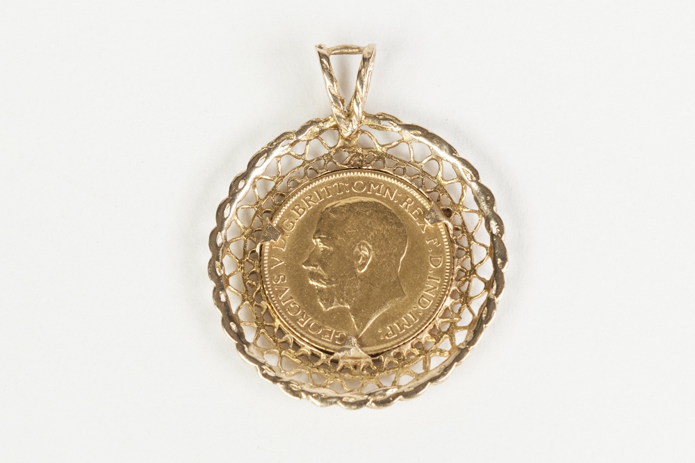 1913 GOLD SOVEREIGN (VF) in fancy pierced gold mount as a pendant, 12.6 gms gross - Image 2 of 2
