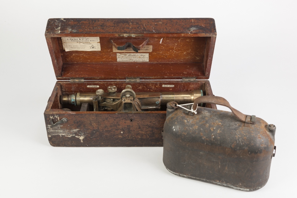 AN EARLY TWENTIETH CENTURY WOODEN BOXED E.R. WATTS AND SON, LONDON ALL BRASS SURVEYORS LEVEL, and