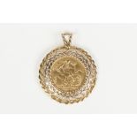 1913 GOLD SOVEREIGN (VF) in fancy pierced gold mount as a pendant, 12.6 gms gross