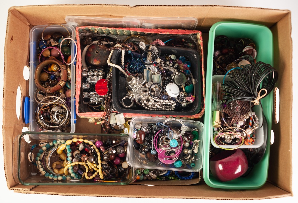 LARGE QUANTITY OF COSTUME JEWELLERY, bracelets, bangles, necklaces etc, contents of one box