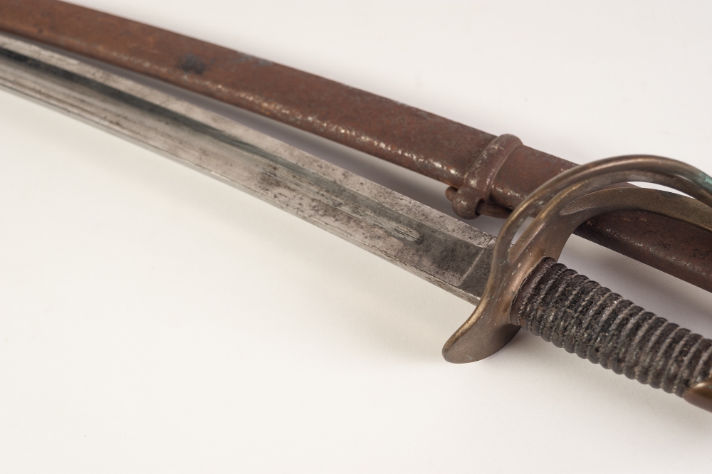 AN UNCOMMON AMERICAN CIVIL WAR PERIOD CAVALRY SWORD in steel scabbard, with openwork brass hilt - Image 3 of 4