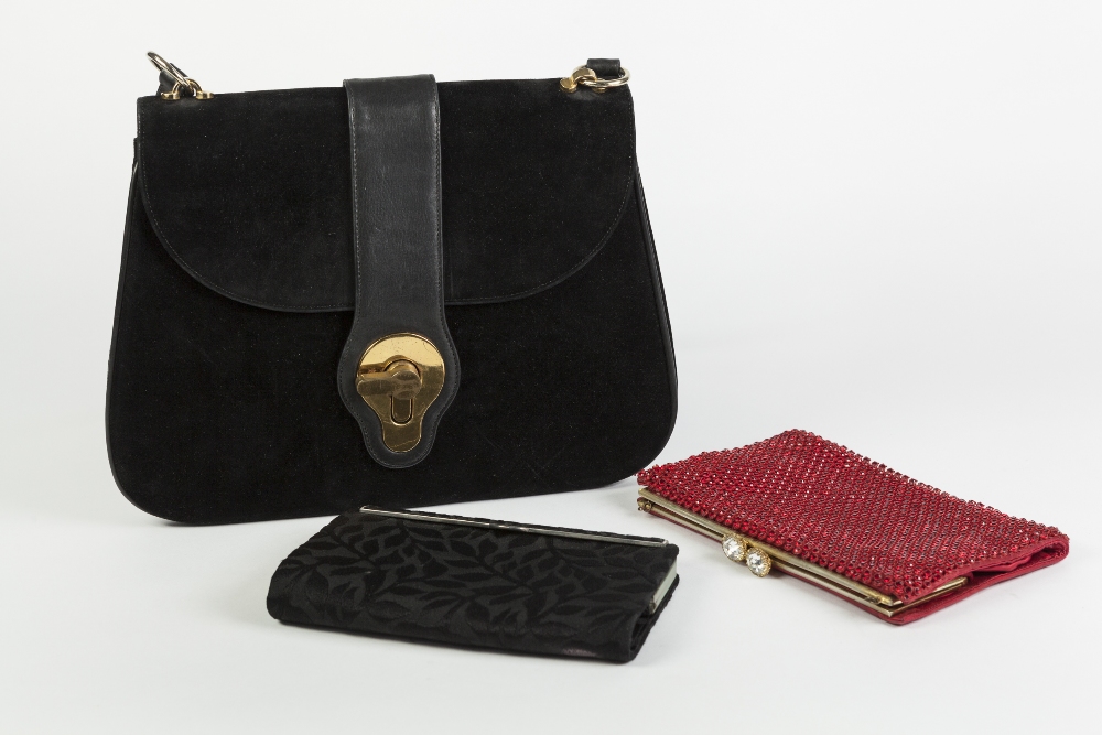 S. LAUNDER AND CO., (LONDON) LTD; by appointment to the Queen LADY'S BLACK SUEDE HAND BAG, with