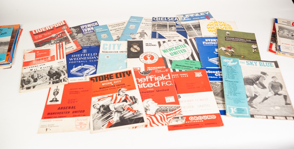 QUANTITY OF MANCHESTER UNITED PROGRAMMES FROM 1966/67 SEASON to 1974/75 season (95) - Image 4 of 4