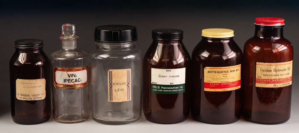 A SELECTION OF GLASS PHARMACY JARS - Image 3 of 3