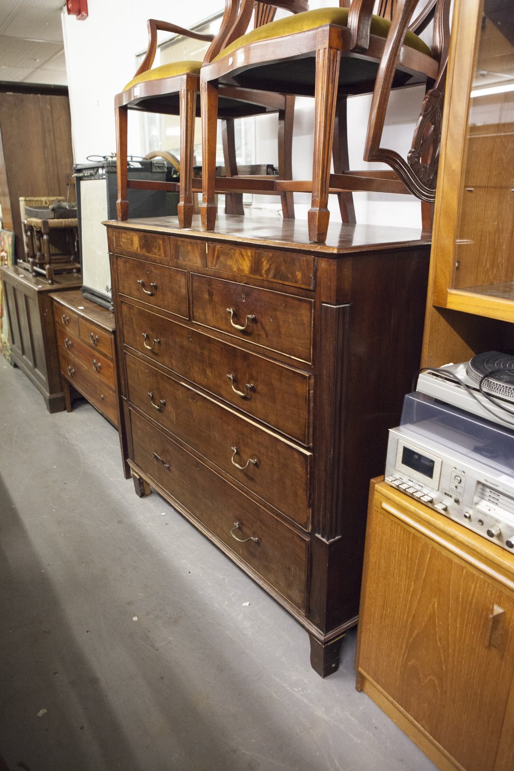 LARGE EARLY NINETEENTH CENTURY MAHOGANY CHEST OF TWO SHORT AND THREE GRADUATED LONG COCKBEADED