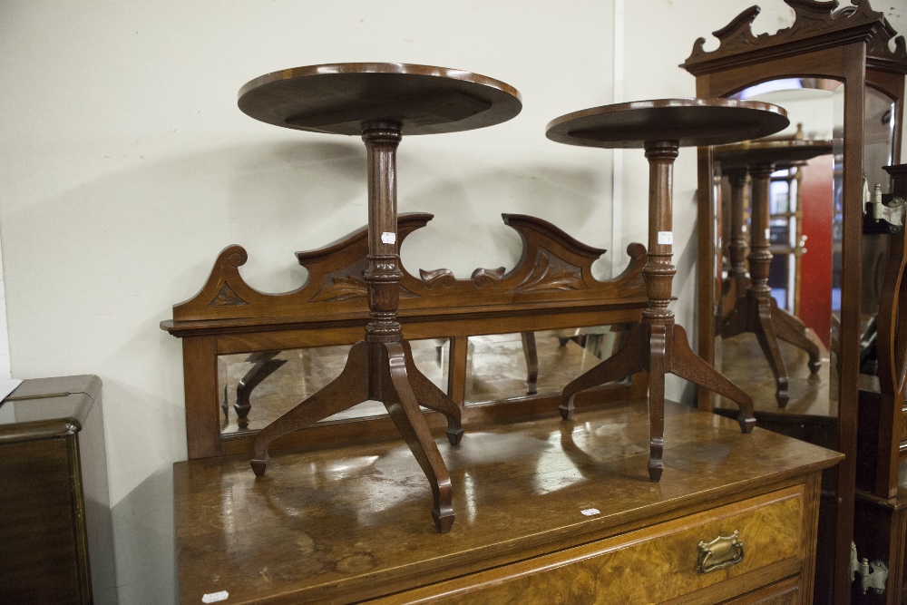 A PAIR OF GEORGIAN STYLE BIRDS EYE MAPLE TRIPOD OCCASIONAL TABLES WITH CIRCULAR TOPS